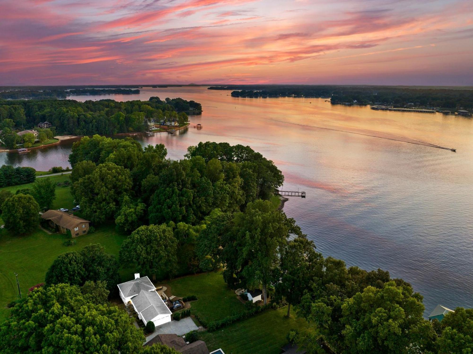Lakefront Living มัวร์สวิลล์ ภายนอก รูปภาพ